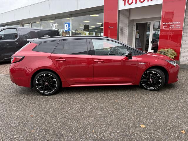 Toyota COROLLA 1.8 Hybrid Style | Trekhaak | HUD | Stuur + stoelverwaming |
