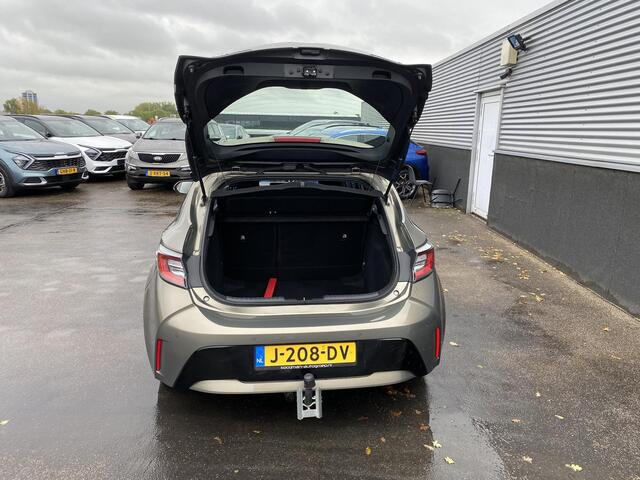 Toyota COROLLA 1.8 Hybrid Active Trekhaak 13-polig, Apple CarPlay/Android Auto, Adaptieve cruise control, parkeersensoren, achteruitrij camera, zeer lage KM stand,