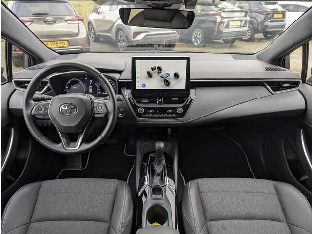 Toyota COROLLA Touring Sports 1.8 Hybrid First Edition | Stoel- stuurverwarming | Elek. achterklep | ACC | PDC V+A | Half-leer | Qi-lader | Full-led