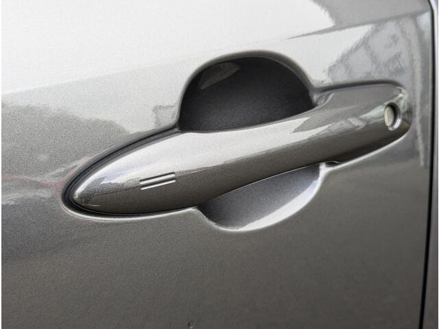 Toyota COROLLA Touring Sports 1.8 Hybrid First Edition | Stoel- stuurverwarming | Elek. achterklep | ACC | PDC V+A | Half-leer | Qi-lader | Full-led