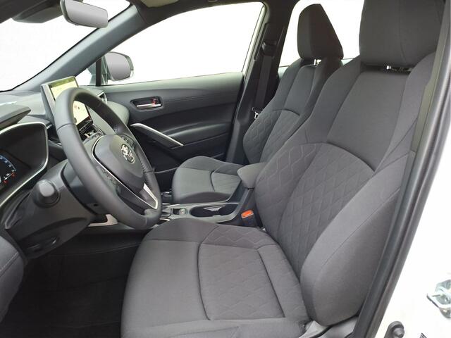 Toyota COROLLA Cross Hybrid 140 Active nieuwe auto met registratie, prijs? Mats foto's maken