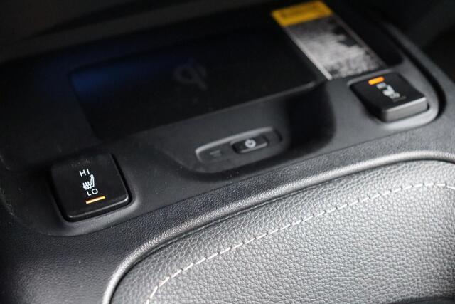 Toyota COROLLA Hybrid 140 Dynamic, Parkeersensoren , Stuur en stoelverwarming, Camera, Sensoren, Apple Carplay / Android Auto, Keyless!