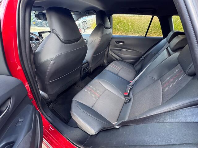 Toyota COROLLA Touring Sports 2.0 Hybrid GR-Sport / Trekhaak / Camera / Half leder / Keyless / 17'' / Virtual Cockpit / Stoelverwarming / DAB / ACC