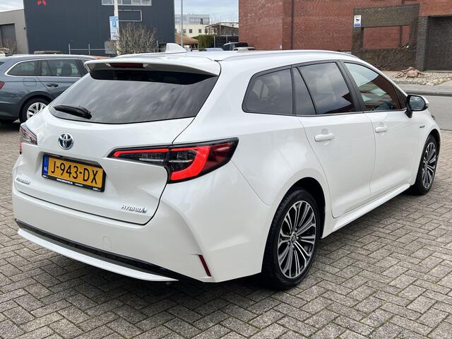 Toyota COROLLA Touring Sports 1.8 Hybrid Business Plus Navigatie* Carplay Camera Keyless Led Stoelverwarming ACC Dab 17 Inch Velgen Getint Glas NL Auto Wit Metallic