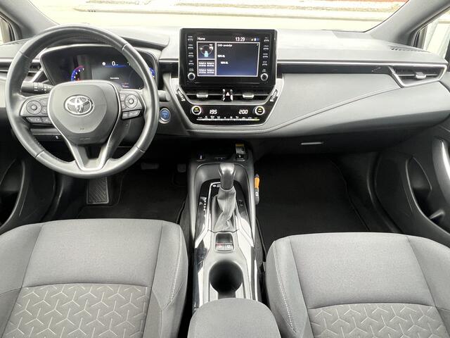 Toyota COROLLA Touring Sports 1.8 Hybrid Business Plus Navigatie* Carplay Camera Keyless Led Stoelverwarming ACC Dab 17 Inch Velgen Getint Glas NL Auto Wit Metallic