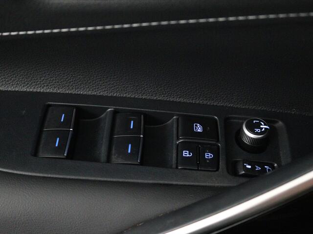 Toyota COROLLA Touring Sports 2.0 Hybrid GR-Sport | Apple CarPlay / Android Auto (Navigatie ) | Trekhaak | PDC |