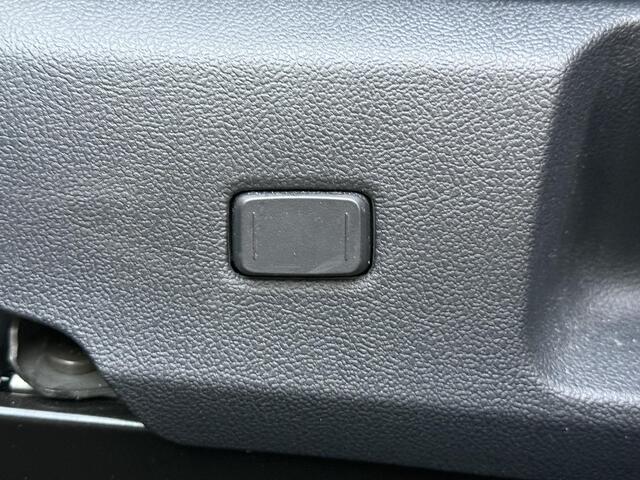 Toyota COROLLA Touring Sports Hybrid 140 Dynamic **STOELVERWARMING/ PARKEERSENSOREN/ KEYLESS/ ADAPTIEF CRUISE CONTROL/ GARANTIE**