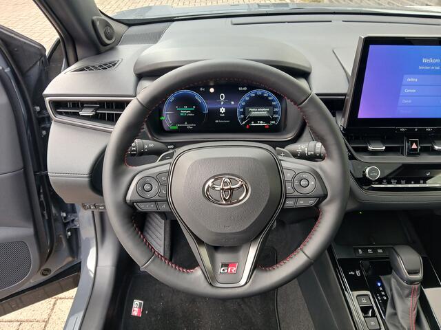 Toyota COROLLA Cross Hybrid 180 GR Sport | Autmom. achterklep | Apple/Android auto | Ad. Cruise |