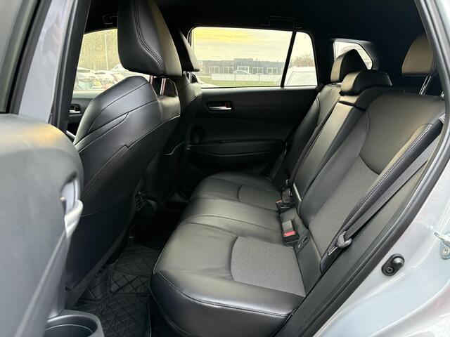 Toyota COROLLA Cross Hybrid 140 Style **NAVIGATIE/ DODEHOEK DETECTIE/ STOELVERWARMING/ PARKEERSENSOREN/ GARANTIE**