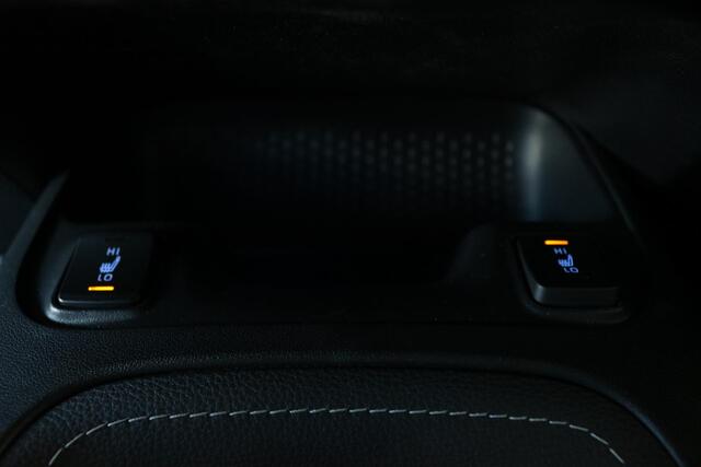 Toyota COROLLA 1.8 Hybrid Executive Bi-Tone Limited, Leder, Parkeersensoren, 18 inch LM velgen!