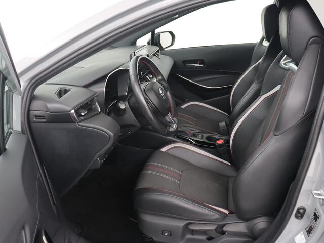 Toyota COROLLA 1.8 Hybrid GR-Sport | Stoelverwarming | Carplay | Camera | Sportstoelen | Adaptive cruise | Keyless | Full LED | Park Assist | Climate control | DAB | Digital Cockpit | Getint glas