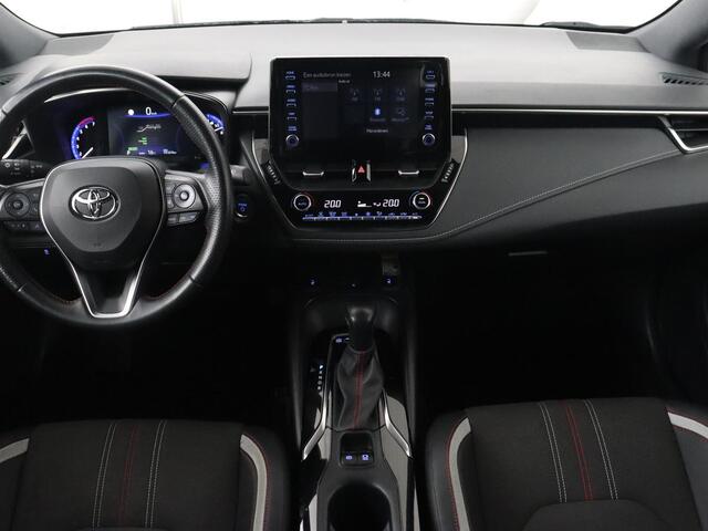 Toyota COROLLA 1.8 Hybrid GR-Sport | Stoelverwarming | Carplay | Camera | Sportstoelen | Adaptive cruise | Keyless | Full LED | Park Assist | Climate control | DAB | Digital Cockpit | Getint glas