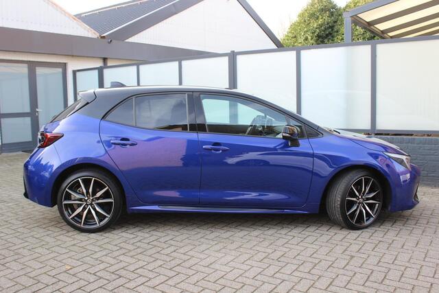 Toyota COROLLA Hybrid 140 GR Sport Bi Tone Navigatie, BSM, Apple Carplay / Android Auto, NIEUW!!!