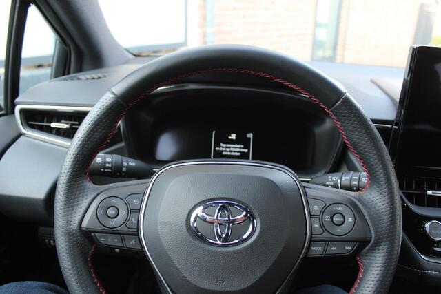 Toyota COROLLA Hybrid 140 GR Sport Bi Tone Navigatie, BSM, Apple Carplay / Android Auto, NIEUW!!!