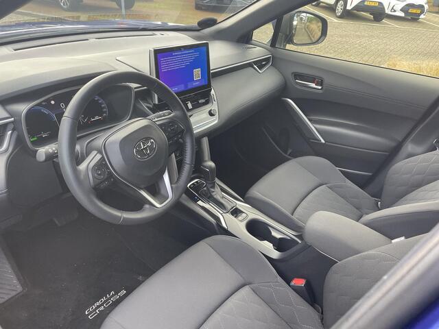 Toyota COROLLA Cross Hybrid 140 Style | Stuur-/ & Stoelverwarming | Parkeersensoren | Dodehoek detectie | Elektrische kofferbak