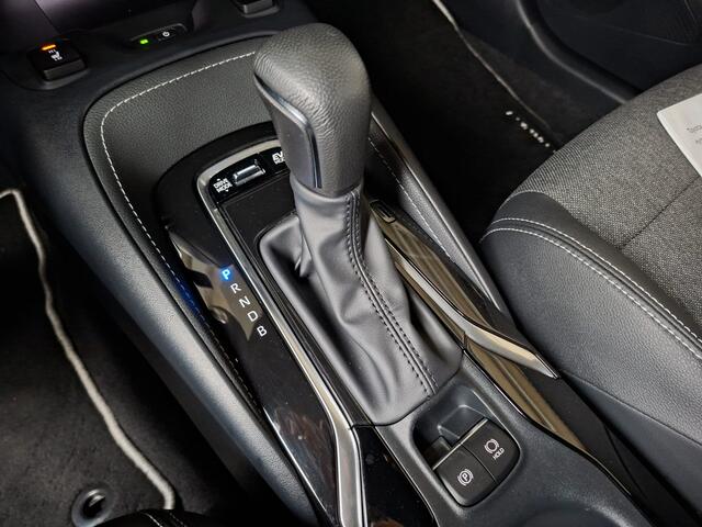 Toyota COROLLA Touring Sports Hybrid 140 Dynamic Eerst stickers laten vervangen vervolgens nieuwe foto's Mats foto's maken zonder stickers op deur