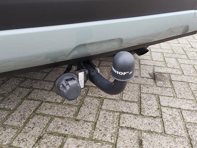 Toyota COROLLA Hybrid 140 Style + Premium Pack | Trekhaak | Half Leder | Stoelv