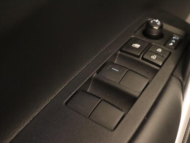 Toyota COROLLA Cross 2.0 High Power Hybrid First Edition - ORIGINEEL NEDERLANDSE AUTO - AFKOMSTIG VAN 1E EIGENAAR - 18 INCH LICHT METALEN VELGEN - DRAADLOZE TELEFOONLADER - ELEKTRISCHE ACHTERKLEP - THUISKOMER - VOORSTOELEN VERWARMD - PARKEERSENSOREN VOOR/ ACHTER - DEELS