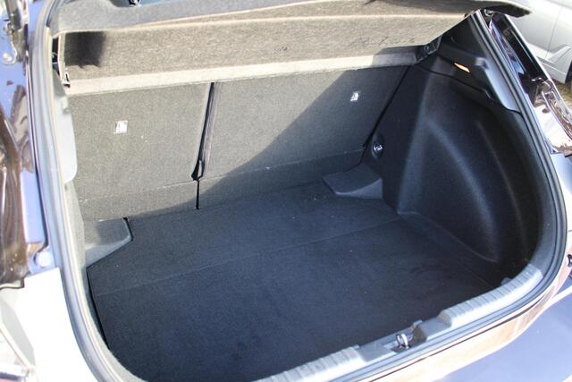 Toyota COROLLA 1.8 Hybrid Active Automaat | Climate control | Trekhaak | Achteruitrij camera | All season banden