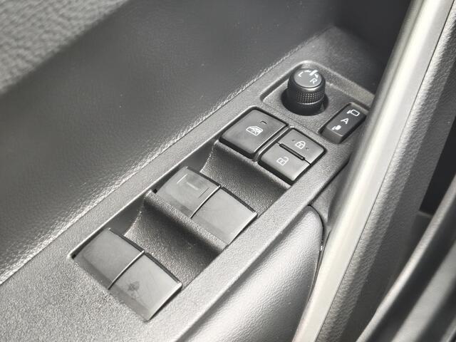 Toyota COROLLA Cross Hybrid 140 Style | Sensoren v/a | El. Achterklep | Stoel- & Stuu