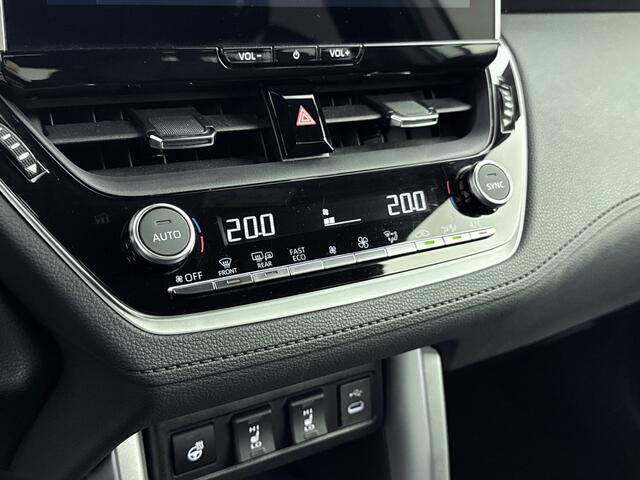 Toyota COROLLA Cross Hybrid 140 Style Bi-Tone | Stoel -/ Stuur Verwarming | Parkeersensoren V+A |