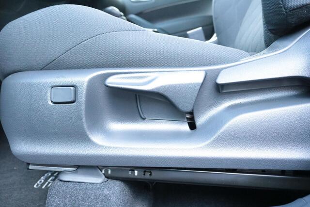 Toyota COROLLA Cross Hybrid 140 Dynamic , Stuur- en stoelverwarming, nu met ¤1.500,- demovoordeel!