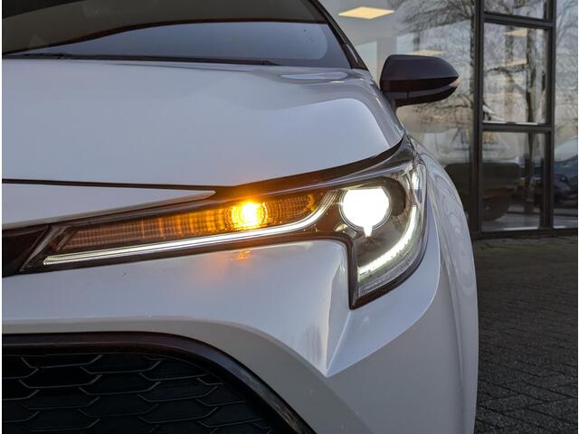 Toyota COROLLA 2.0 Hybrid Business Plus | Dealer OH | Bi-tone | Stoelverwarming | ACC | LED | Keyless | Camera | Qi-Lader