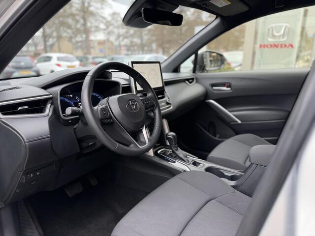 Toyota COROLLA Cross Hybrid 140 Dynamic | GEEN AFLEVERKOSTEN | Elek.achterklep, Apple/Android, Draadloze telefoonlader