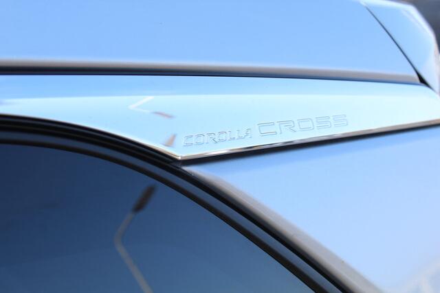 Toyota COROLLA Cross 1.8 Hybrid 140 Style Plus | Rijklaar | Stoel-/stuurverw. | Blind Spot | All-season | El.achterklep | Keyless | Adap.cruise | LED | Parkeersens. v+a | Apple/Android | Navi