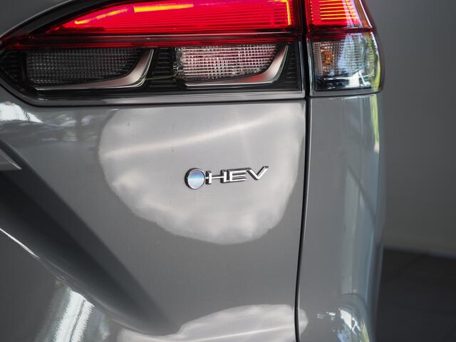 Toyota COROLLA Cross Hybrid 140 Style | Dodehoekdetectie | Toyota Safety Sense 3 | Voorstoelen- en Stuurwiel Verwarmd | Apple CarPlay/ Android Auto | Adaptive Cruise Control | Achteruitrijcamera | Draadloos Telefoonlader