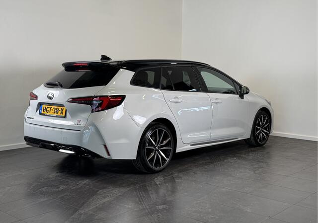 Toyota COROLLA Touring Sports Hybrid 140 GR Sport | Demo | BSM | Parkeersensoren voor/achter | Stoelverwarming | Apple/Android |