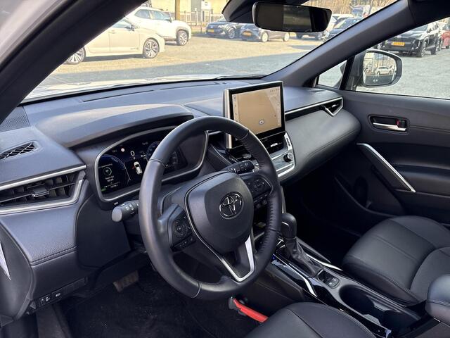 Toyota COROLLA Cross Hybrid 140 Style **PREMIUM PACK/ DODEHOEK DETECTIE/ STUURVERWARMING**