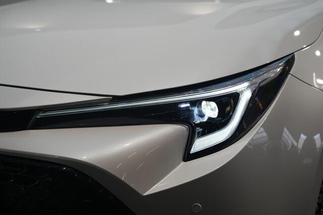 Toyota COROLLA Touring Sports Hybrid 200 | 196 PK | ? NAVI ? ADAP.CRUISE ? CAMERA ? CARPLAY ? STUUR & STOEL VERWARMING
