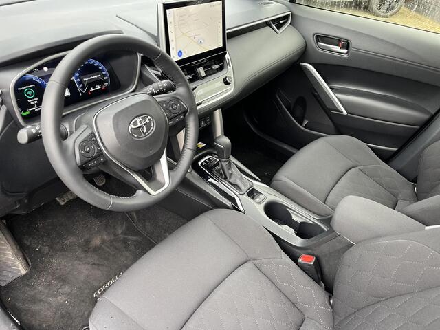 Toyota COROLLA Cross Hybrid 140 Dynamic | Panoramadak | Stoel- + stuurverwarming | Carplay | LED koplampen |