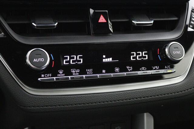 Toyota COROLLA Cross Hybrid 140 Style | Electrische achterklep | Dode hoek sensor | Parkeersensoren | Andoid-Apple Auto |