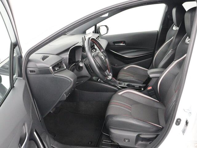 Toyota COROLLA 2.0 Hybrid GR-Sport | Stoelverwarming | Adaptive cruise | Sportstoelen | Carplay | Camera | Park Assist | DAB | Keyless | Full LED | Half leder | Climate control