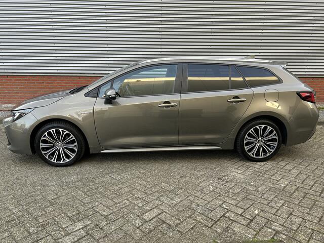 Toyota COROLLA Touring Sports 1.8 Hybrid Business Plus | 1e Eigenaar | Keyless entry | Trekhaak | Stoelverwarming | Lane assist | Camera