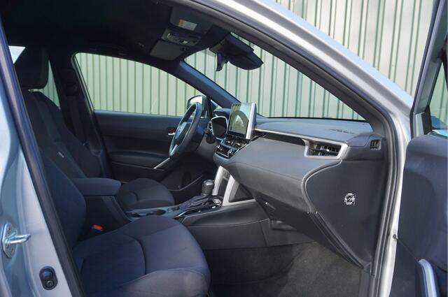 Toyota COROLLA Cross Hybrid 140 Dynamic + Carplay/ Keyless/ Elektr.achterklep/ Camera/ Nieuwstaat!