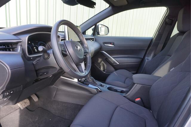 Toyota COROLLA Cross Hybrid 140 Dynamic + Carplay/ Keyless/ Elektr.achterklep/ Camera/ Nieuwstaat!