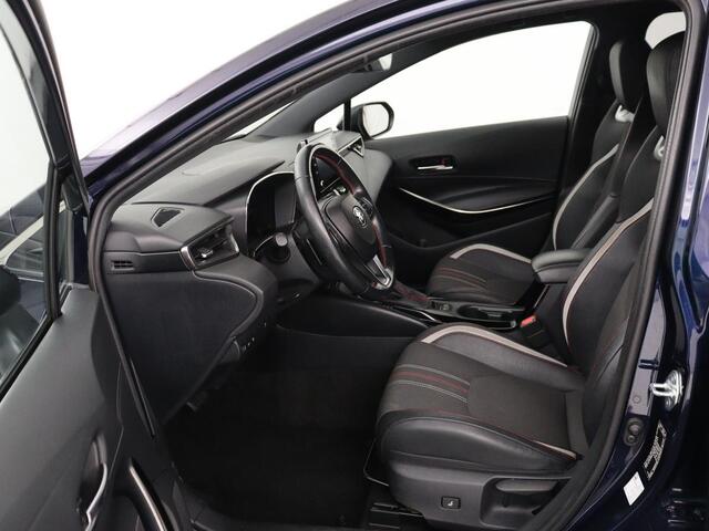 Toyota COROLLA 2.0 Hybrid GR-Sport | Leder/Alcantara | Stoelverwarming | Trekhaak | Sportstoelen | Camera | Carplay | Park Assist | Keyless | Climate control | Full LED | Bluetooth | Getint glas