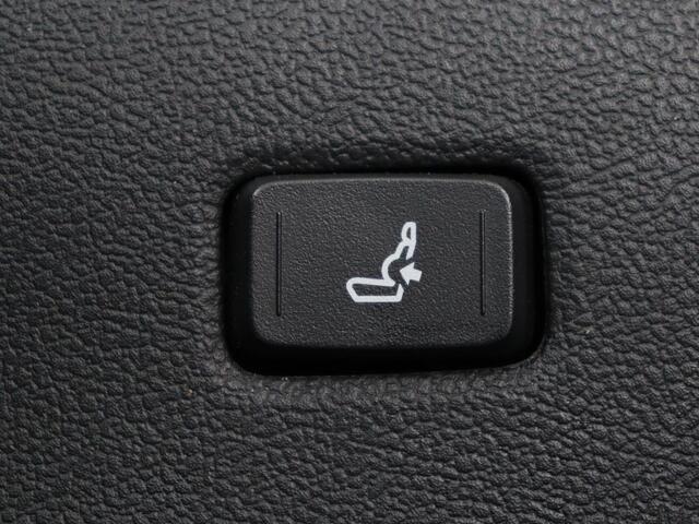 Toyota COROLLA 2.0 Hybrid GR-Sport | Leder/Alcantara | Stoelverwarming | Trekhaak | Sportstoelen | Camera | Carplay | Park Assist | Keyless | Climate control | Full LED | Bluetooth | Getint glas