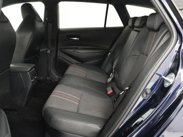 Toyota COROLLA 2.0 Hybrid GR-Sport | Leder/Alcantara | Stoelverwarming | Trekhaak | Sportstoelen | Camera | Carplay | Park Assist | Keyless | Climate control | Full LED | Bluetooth | Getint glas