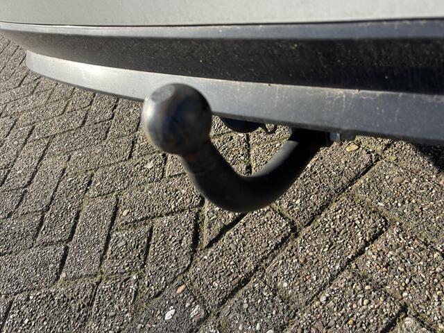 Toyota COROLLA Touring Sports 1.8 Hybrid GR-Sport | 122pk | Trekhaak | Adaptieve Cruise | Stoelverwarming | 18 inch velgen | Full LED