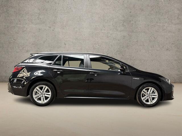 Toyota COROLLA 1.8 Hybrid Sport Automaat (NAVIGATIE, CLIMATE, CAMERA, SPORTSTOELEN, ADAPTIVE CRUISE, LM VELGEN, ZWART HEMEL, NIEUWSTAAT)