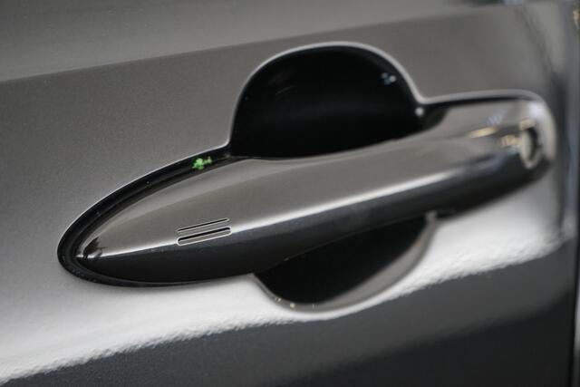 Toyota COROLLA Touring Sports 1.8 Hybrid Business Intro | Head-up display