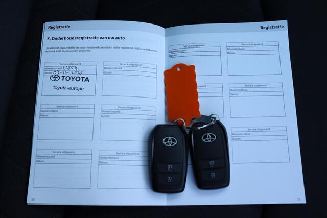 Toyota COROLLA Cross Hybrid 140 Style Limited, Blind Spot Monitor , Stuur- en Stoelverwarming