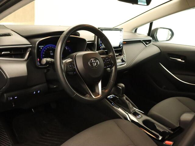 Toyota COROLLA 1.8 Hybrid Active - AFNEEMBARE TREKHAAK - TREKGEWICHT 750 KG - NAVIGATIE - CLIMATE CONTROL - 17 INCH LICHT METALEN VELGEN - KEYLESS ENTRY/ START- CAMERA - ADAPTIEVE CRUISE CONTROL - LENDESTEUN VERSTELLING BESTUURDERSSTOEL - PARKEERSENSOREN VOOR/ ACHTER - 