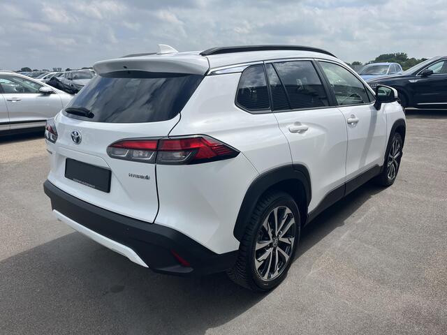 Toyota COROLLA Cross Hybrid 200 Dynamic MEERDERE KLEUREN LEVERBAAR! Stoelverwarming, Navigatie, Elektrische achterklep, Achteruitrijcamera, LM velgen, Privacy glass, smart Key, All-season banden
