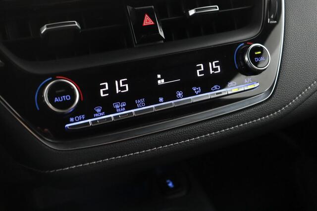 Toyota COROLLA 1.8 Hybrid Style Limited | Apple Carplay/Android Auto | Trekhaak | Stoel/Stuurverwarming |