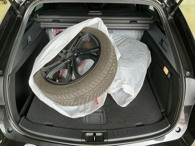 Toyota COROLLA Touring Sports 2.0 Hybrid Business Sport Intro